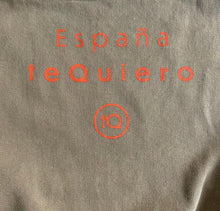 Cargar imagen en el visor de la galería, Delantal Loneta Marrón Tierra Cross-Back España teQuiero - Valencia teQuiero