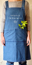 Cargar imagen en el visor de la galería, Delantal Loneta Denim Cross-Back Valencia TeQuiero - Valencia teQuiero