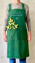 Cargar imagen en el visor de la galería, Delantal Loneta Verde Botella Cross-Back España teQuiero - Valencia teQuiero